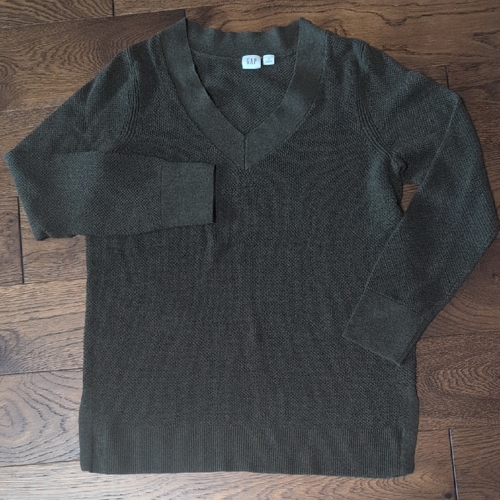 GAP Green V-Neck Sweater Soft Knit Ribbed Cuffs